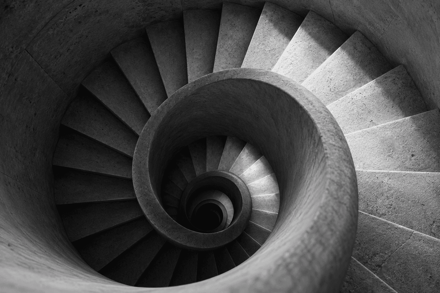 Steinerne Wendeltreppe als logarithmische Spirale, Aufstieg in Stufen